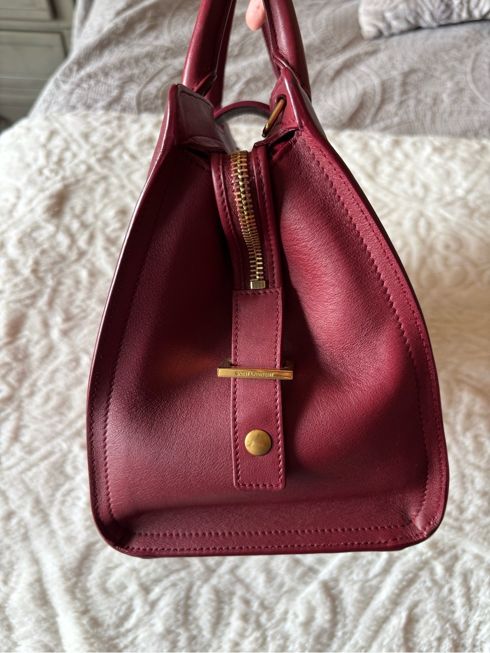 Saint Laurent Cabas in Wine/Gold - Picture 5 of 14
